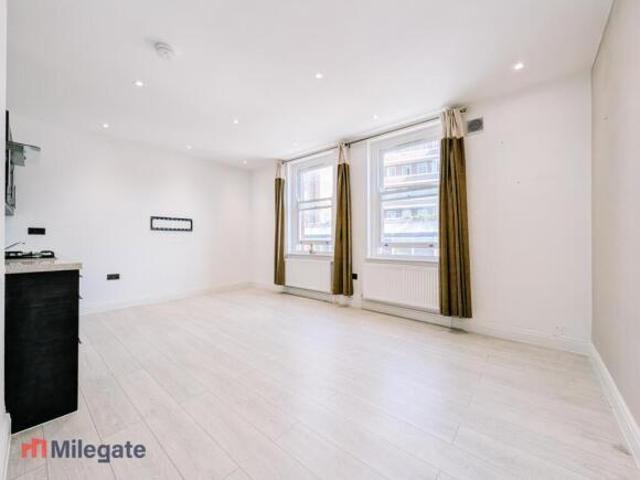 Flat for rent in Cat Hill, England
