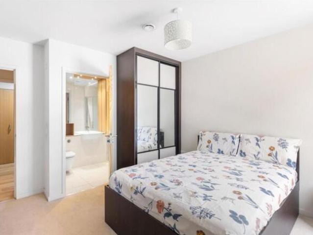 Flat for rent in Brentford End, Greater London