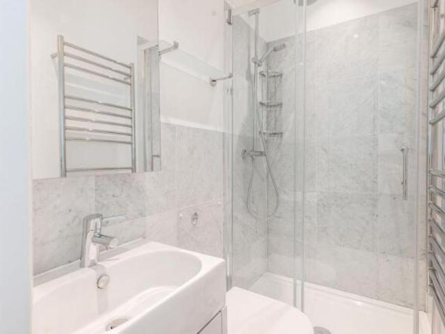 Flat for rent in Cat Hill, England