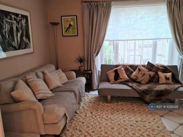 Flat for rent in Cat Hill