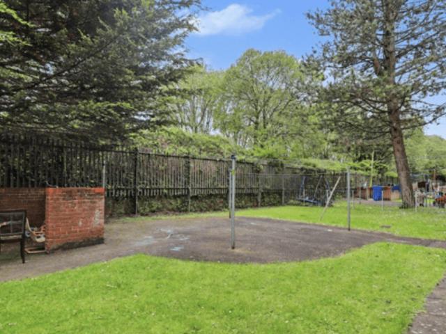 Flat for rent in Scotstounhill, Glasgow