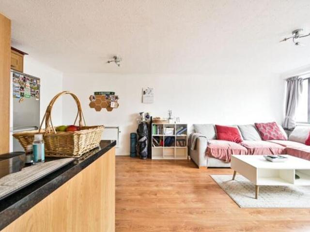 Flat for rent in Cat Hill