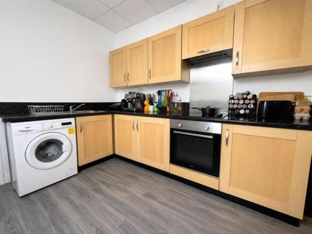 Flat for rent in Plasnewydd, Falcon Lodge