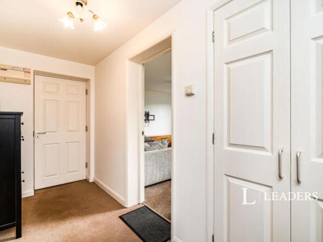 Flat for rent in South Lane, West Yorkshire