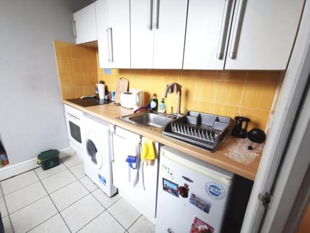 Flat for rent in Nangreaves, Wales