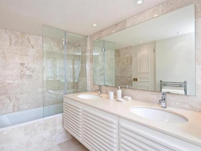 Flat for rent in Cat Hill