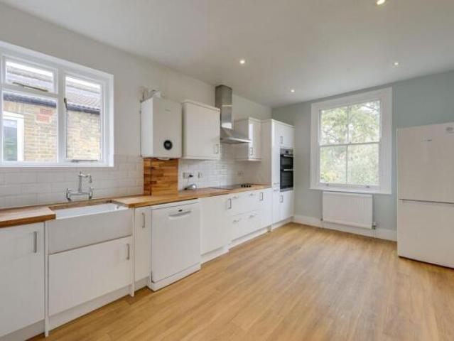 Flat for rent in Cat Hill