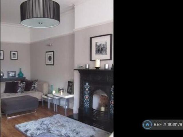 House for rent in Row Town, Surrey