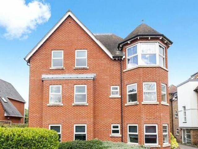 House for rent in Row Town, Surrey