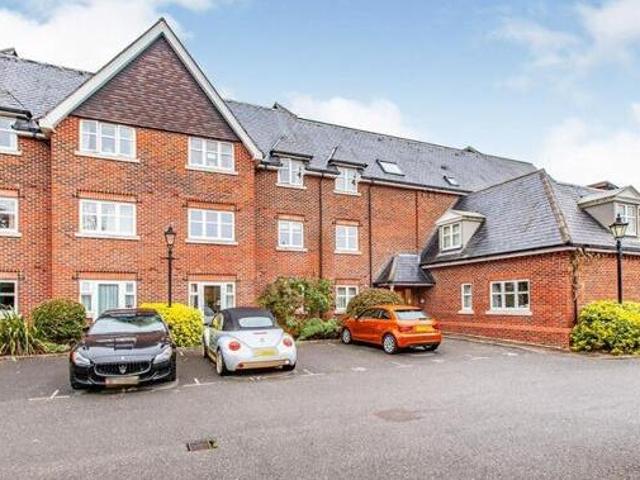 House for rent in Row Town, Surrey