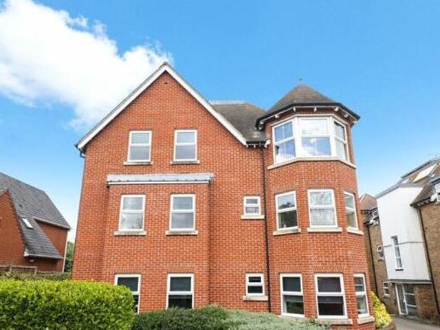 House for rent in Row Town, Surrey
