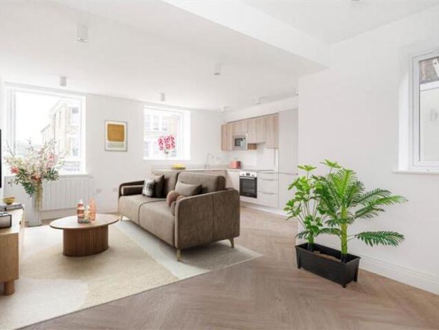 Flat for rent in Teddington, Greater London