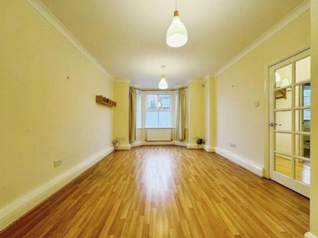 Flat for rent in Parrs Wood, Georgia