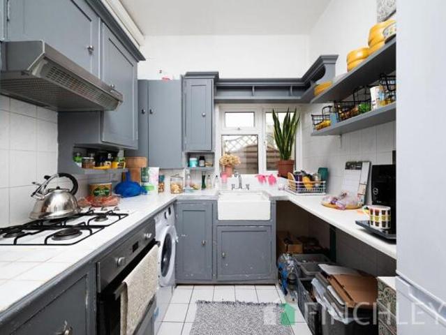 Flat for rent in Elm Park, Greater London