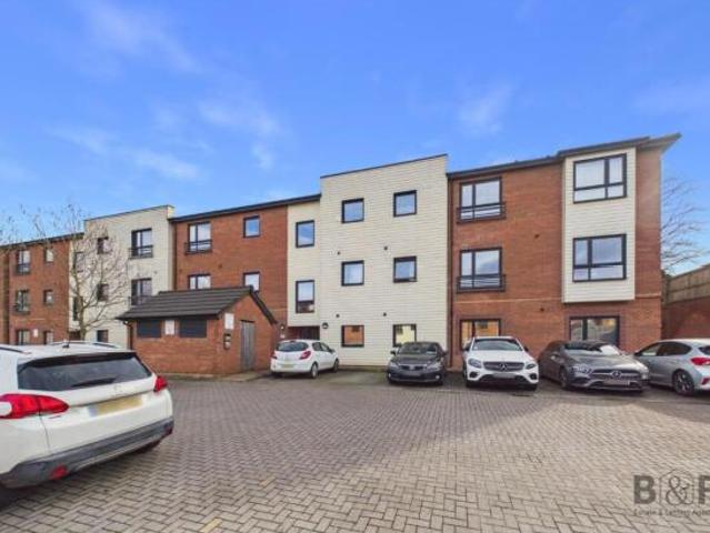 Flat for rent in Kingswood