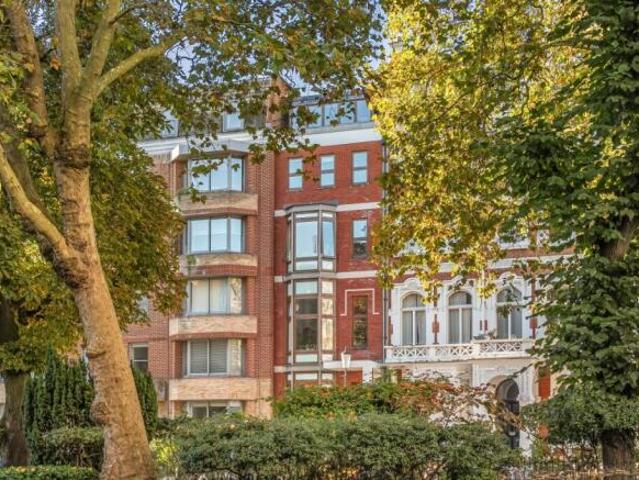 Flat for rent in Cat Hill, England
