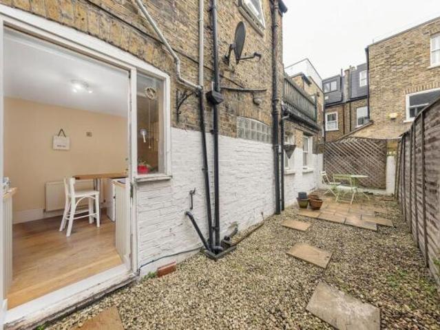 Flat for rent in Cat Hill