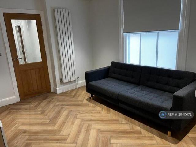Flat for rent in Cat Hill