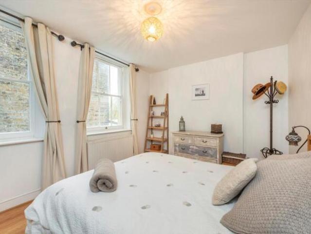 Flat for rent in Cat Hill