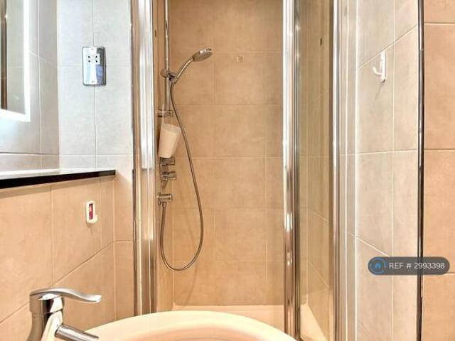 Flat for rent in Cat Hill