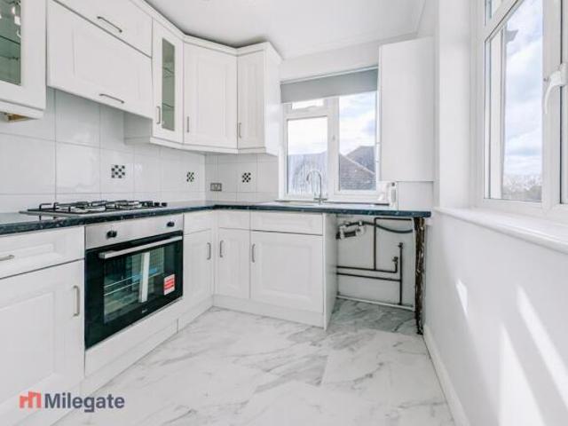 Flat for rent in Epsom, Surrey