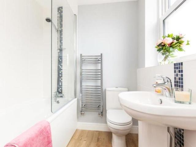 Flat for rent in Blackhills, Surrey