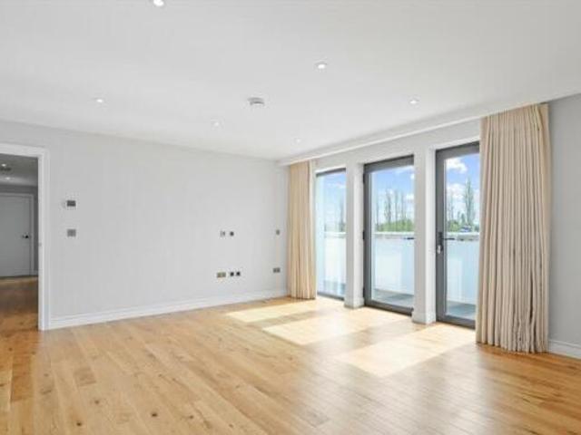 House for rent in Lower Green Esher, Blackhills