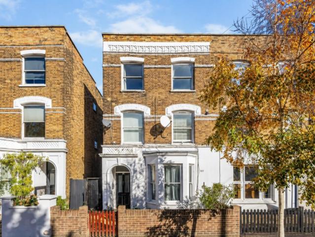 Flat for rent in Acton, Greater London