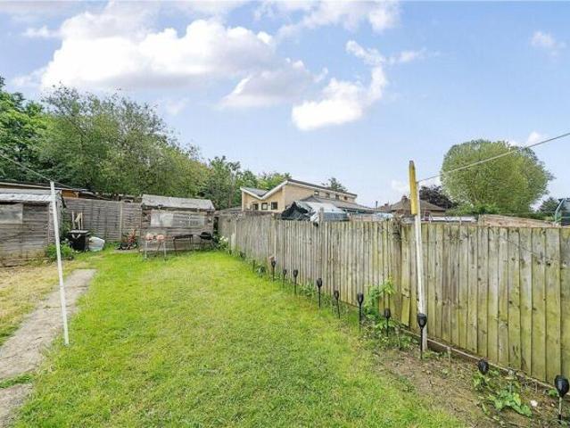 Flat for rent in Little Stanmore, Greater London