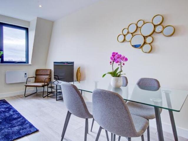 Flat for rent in Cheam, Greater London
