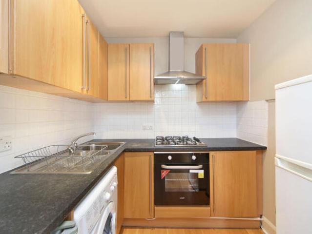 Flat for rent in Cat Hill, England