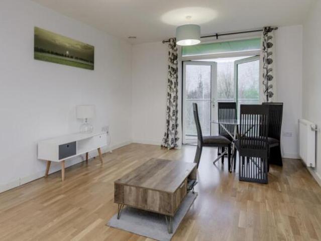 Flat for rent in Cat Hill, England