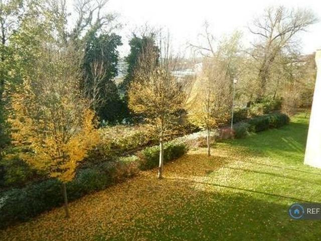 House for rent in Surrey, England