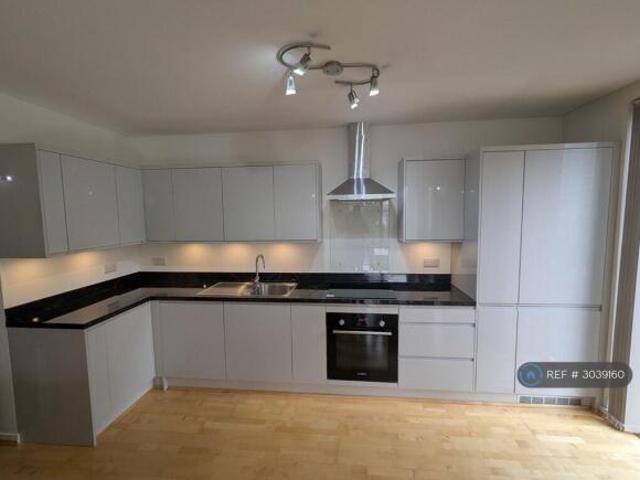 Flat for rent in Cat Hill, England