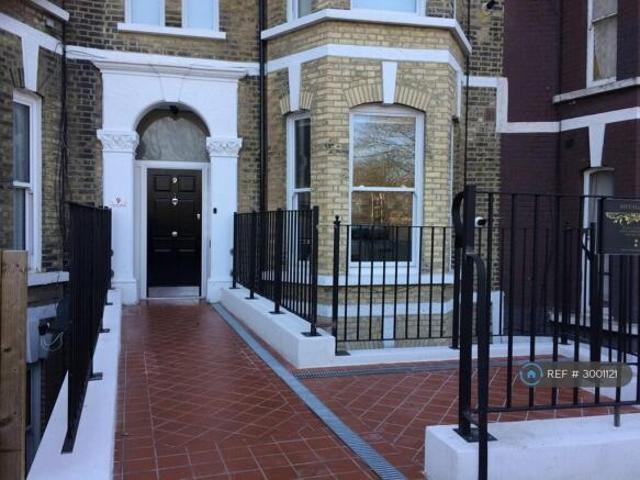 Flat for rent in Cat Hill