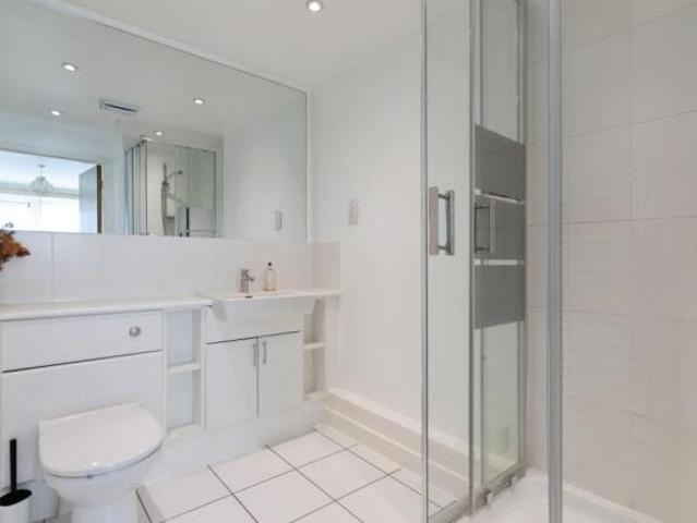 Flat for rent in Cat Hill