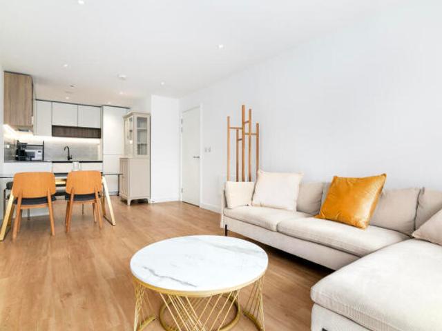 Flat for rent in Beaufort, Wales