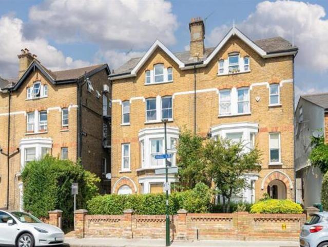 Flat for rent in Teddington, Greater London