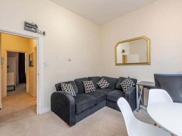 Flat for rent in Cat Hill