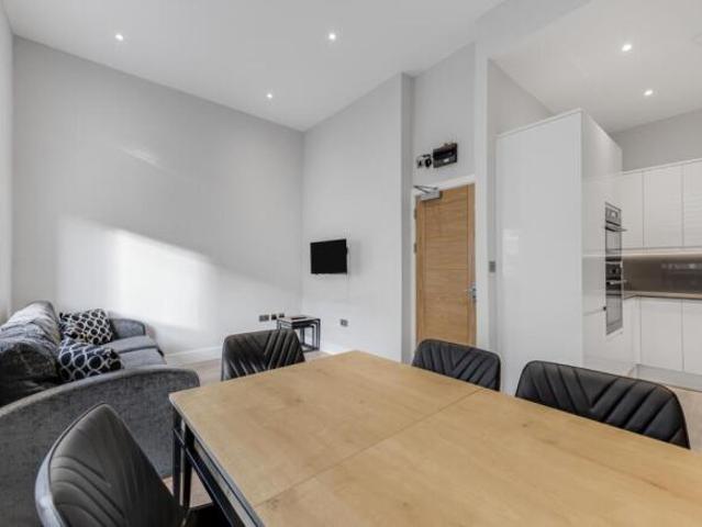 Flat for rent in Cat Hill