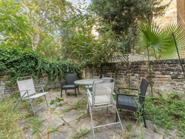 Flat for rent in Cat Hill