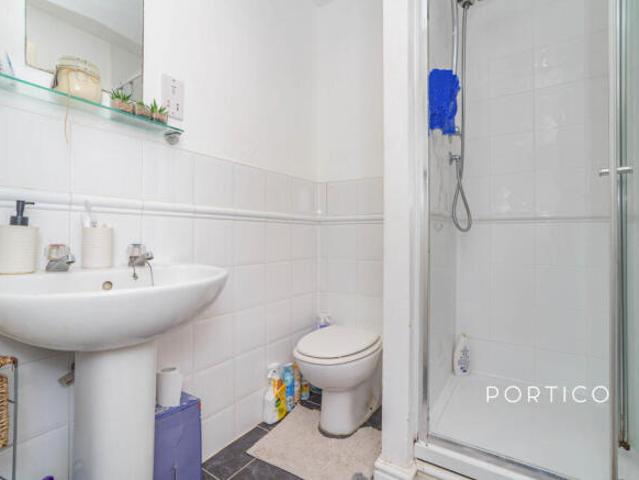 Flat for rent in Cat Hill