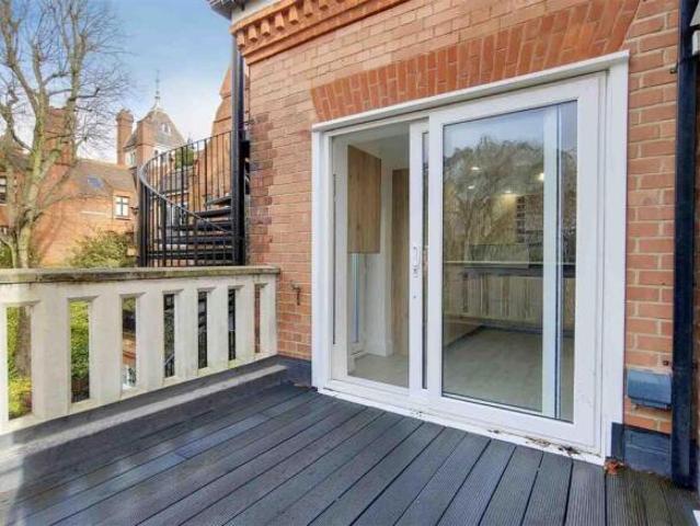 Flat for rent in Cat Hill