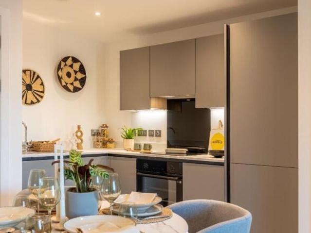 Flat for rent in Calderstones