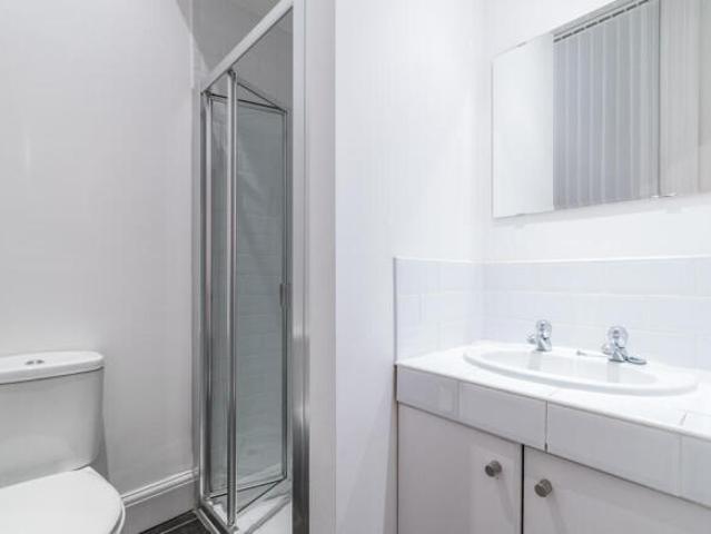 Flat for rent in Calderstones