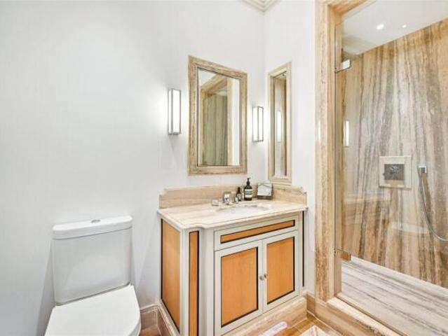 Flat for rent in Cat Hill