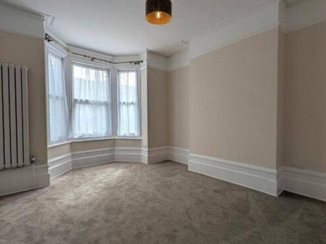 Flat for rent in Clarendon, Ash