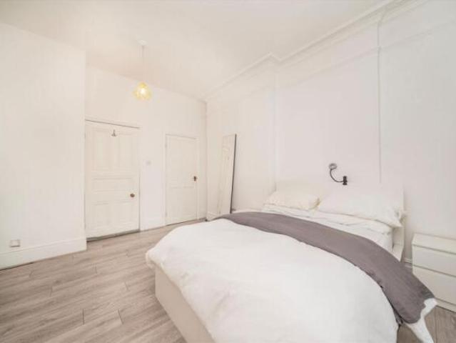 Flat for rent in Ealing, Greater London
