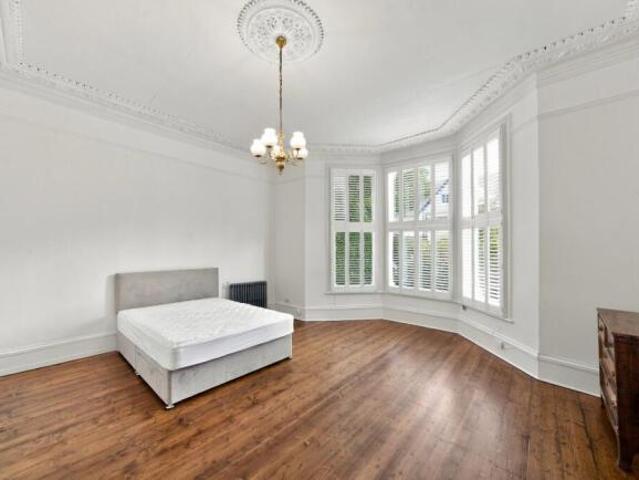 Flat for rent in Cat Hill, England