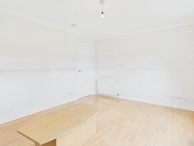 Flat for rent in Carrick Knowe, Corstorphine